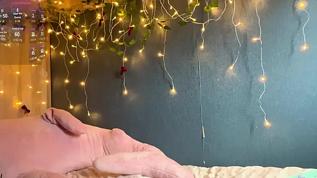 AueshaSimon online show from April 5, 2026, 5:04 am