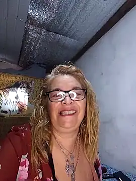 momismilf544 online show from May 7, 2026, 2:22 pm