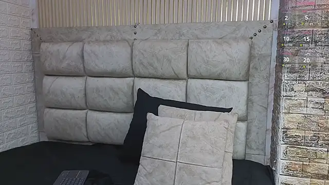 ElisVega online show from April 15, 2026, 7:58 pm