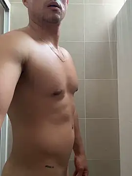 Snapshot of David-latinlover chatting on May 1, 2026, 9:19 pm David-latinlover online show from May 1, 2026, 9:19 pm
