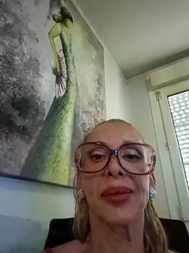 Snapshot of ssndratrans chatting on June 16, 2026, 12:19 pm ssndratrans online show from June 16, 2026, 12:19 pm