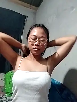 angelpinay44 online show from April 13, 2026, 4:56 pm