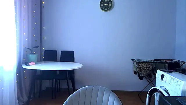 imvika online show from June 18, 2026, 2:23 am