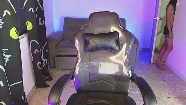 nikolwalter  online show from April 23, 2026, 12:56 am