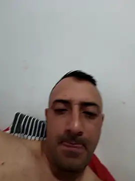 Snapshot of RaphandLey chatting on February 27, 2026, 5:57 pm RaphandLey online show from February 27, 2026, 5:57 pm