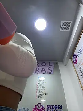   Nahomy online show from March 25, 2026, 11:38 am