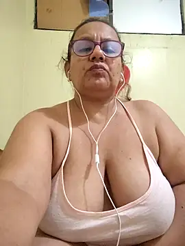 Snapshot of Roxy_77 chatting on February 28, 2026, 6:36 am Roxy 77 online show from February 28, 2026, 6:36 am