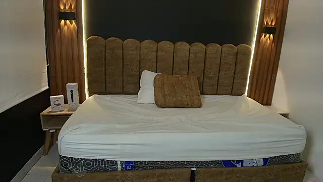 AmbarLee  online show from April 5, 2026, 12:13 pm