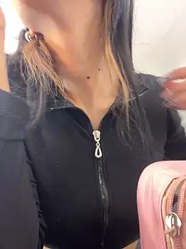 Snapshot of VioletaHills_ chatting on March 4, 2026, 12:22 pm VioletaHills online show from March 4, 2026, 12:22 pm