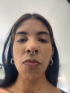 Snapshot of VioletaHills_ chatting on March 5, 2026, 12:45 pm VioletaHills online show from March 5, 2026, 12:45 pm