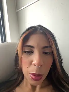 Snapshot of VioletaHills_ chatting on March 11, 2026, 12:11 pm VioletaHills online show from March 11, 2026, 12:11 pm