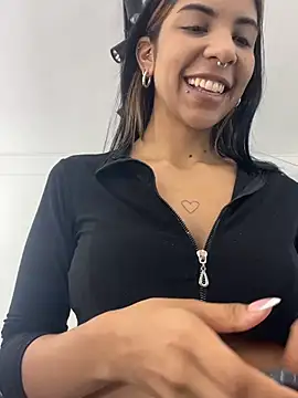 Snapshot of VioletaHills_ chatting on March 15, 2026, 1:39 pm VioletaHills online show from March 15, 2026, 1:39 pm