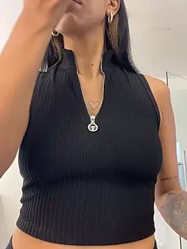 Snapshot of VioletaHills_ chatting on March 19, 2026, 12:20 pm VioletaHills online show from March 19, 2026, 12:20 pm