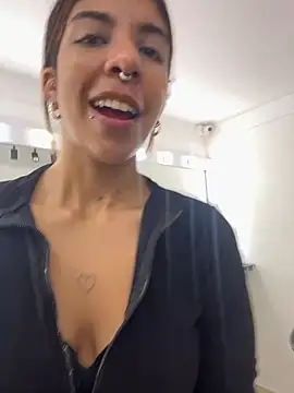 Snapshot of VioletaHills_ chatting on March 24, 2026, 12:43 pm VioletaHills online show from March 24, 2026, 12:43 pm