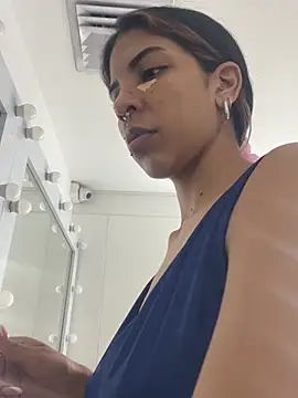 Snapshot of VioletaHills_ chatting on March 25, 2026, 12:22 pm VioletaHills online show from March 25, 2026, 12:22 pm