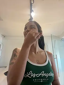 Snapshot of VioletaHills_ chatting on March 31, 2026, 12:27 pm VioletaHills online show from March 31, 2026, 12:27 pm