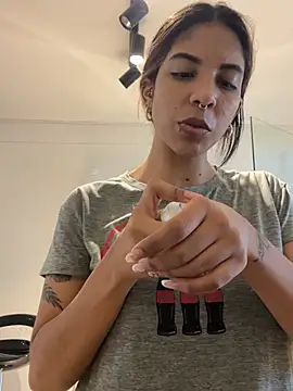 Snapshot of VioletaHills_ chatting on April 1, 2026, 12:28 pm VioletaHills online show from April 1, 2026, 12:28 pm