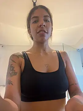 Snapshot of VioletaHills_ chatting on April 4, 2026, 12:13 pm VioletaHills online show from April 4, 2026, 12:13 pm