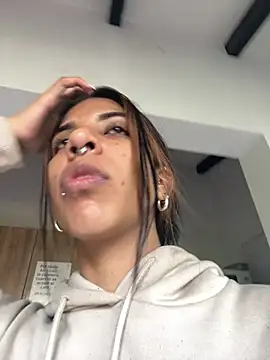 Snapshot of VioletaHills_ chatting on April 9, 2026, 12:10 pm VioletaHills online show from April 9, 2026, 12:10 pm