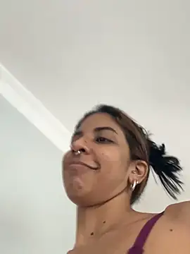 Snapshot of VioletaHills_ chatting on April 11, 2026, 12:20 pm VioletaHills online show from April 11, 2026, 12:20 pm