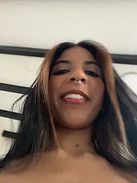 Snapshot of VioletaHills_ chatting on April 15, 2026, 7:58 pm VioletaHills online show from April 15, 2026, 7:58 pm