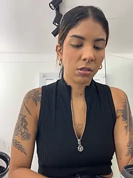 Snapshot of VioletaHills_ chatting on June 23, 2026, 12:14 pm VioletaHills online show from June 23, 2026, 12:14 pm