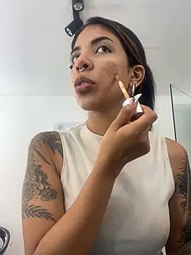 Snapshot of VioletaHills_ chatting on July 8, 2026, 12:20 pm VioletaHills online show from July 8, 2026, 12:20 pm