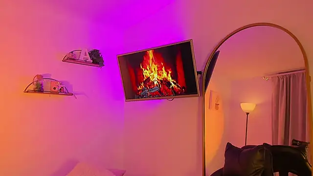 AlaiaRogers online show from May 7, 2026, 10:42 am