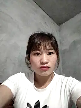 Lilinn  online show from April 12, 2026, 9:31 pm