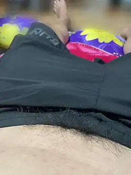 hoang15075 online show from April 23, 2026, 3:03 pm