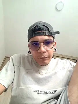 SweetMilo online show from March 1, 2026, 8:22 pm