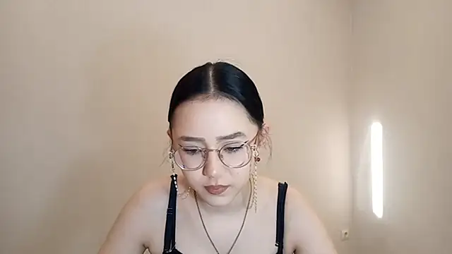 Snapshot of SolvedGlobe chatting on March 31, 2026, 2:06 pm SolvedGlobe online show from March 31, 2026, 2:06 pm