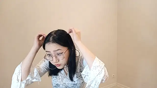 Snapshot of SolvedGlobe chatting on April 12, 2026, 2:11 pm SolvedGlobe online show from April 12, 2026, 2:11 pm