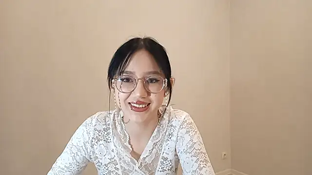 Snapshot of SolvedGlobe chatting on April 13, 2026, 1:05 pm SolvedGlobe online show from April 13, 2026, 1:05 pm