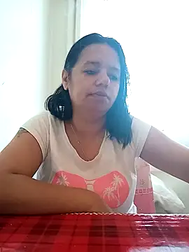 Snapshot of roxana_e43 chatting on April 16, 2026, 4:24 am roxana e43 online show from April 16, 2026, 4:24 am