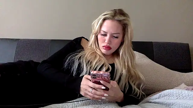 Snapshot of itsmemayarose chatting on March 9, 2026, 1:26 pm itsmemayarose online show from March 9, 2026, 1:26 pm