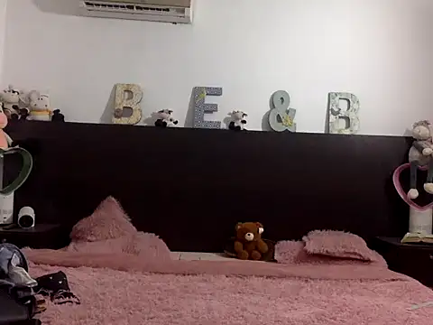 mommy-Milf online show from March 2, 2026, 1:18 pm