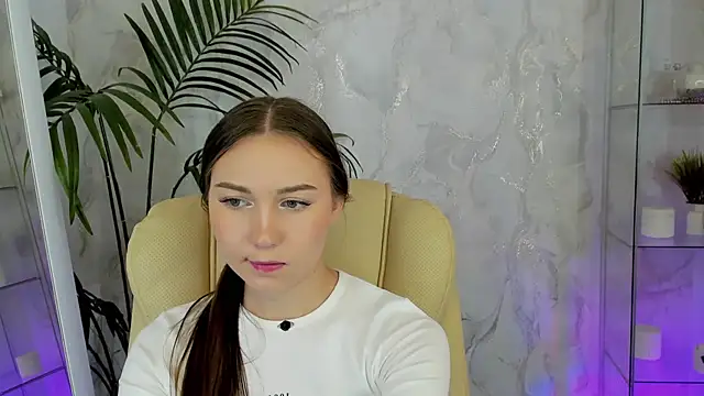 Snapshot of OliviaLang chatting on March 4, 2026, 11:16 am OliviaLang online show from March 4, 2026, 11:16 am