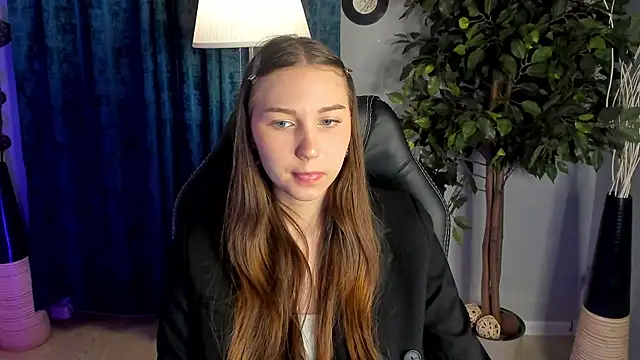 Snapshot of OliviaLang chatting on March 27, 2026, 11:32 am OliviaLang online show from March 27, 2026, 11:32 am