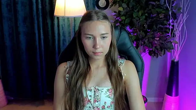 Snapshot of OliviaLang chatting on May 11, 2026, 6:16 pm OliviaLang online show from May 11, 2026, 6:16 pm
