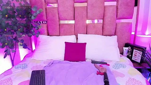 lucy davies online show from March 6, 2026, 12:12 pm