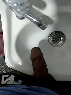 Snapshot of sky05b chatting on March 1, 2026, 5:48 pm sky05b online show from March 1, 2026, 5:48 pm