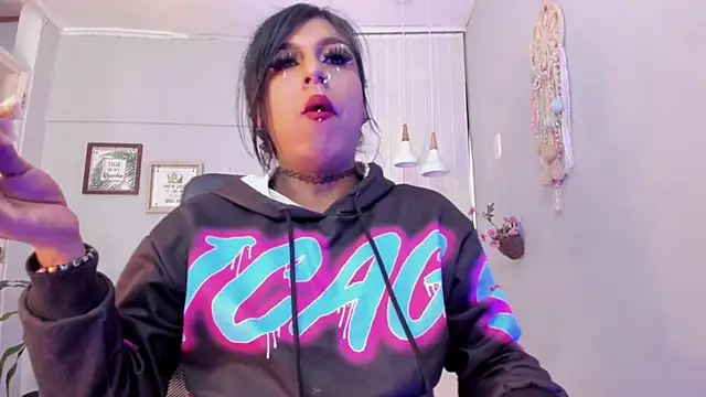 Nahomy Collins  online show from March 25, 2026, 7:20 pm