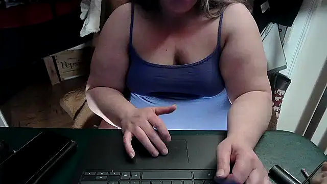 smalltowntrouble online show from April 14, 2026, 1:22 am