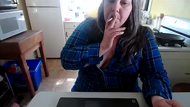 smalltowntrouble online show from April 24, 2026, 2:52 pm