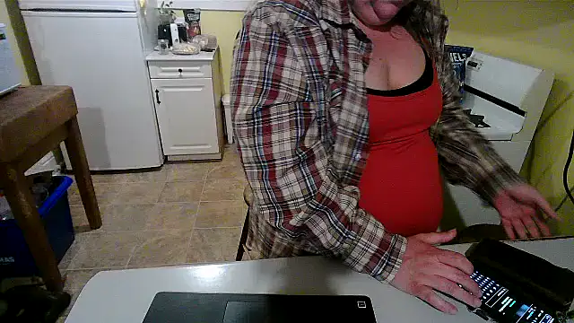 smalltowntrouble online show from May 24, 2026, 1:43 am