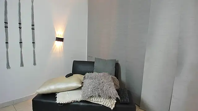 Partyhot cum online show from April 25, 2026, 1:08 am