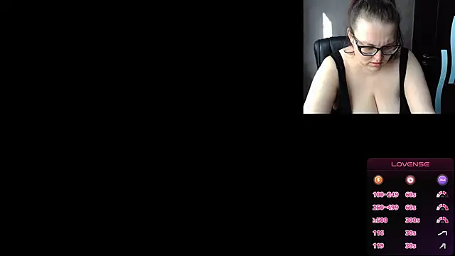 Snapshot of linafolie chatting on April 28, 2026, 12:43 pm linafolie online show from April 28, 2026, 12:43 pm