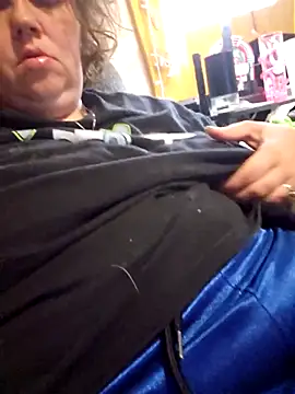 Purplesparkle1 online show from April 4, 2026, 12:46 pm