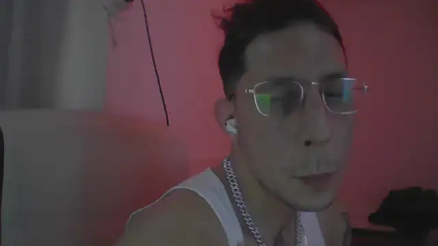 TitanNoir online show from April 1, 2026, 1:41 pm